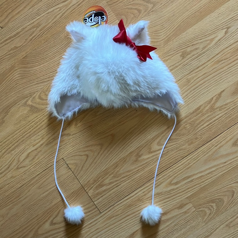 White Faux Fur Pom-Pom Winter Hat